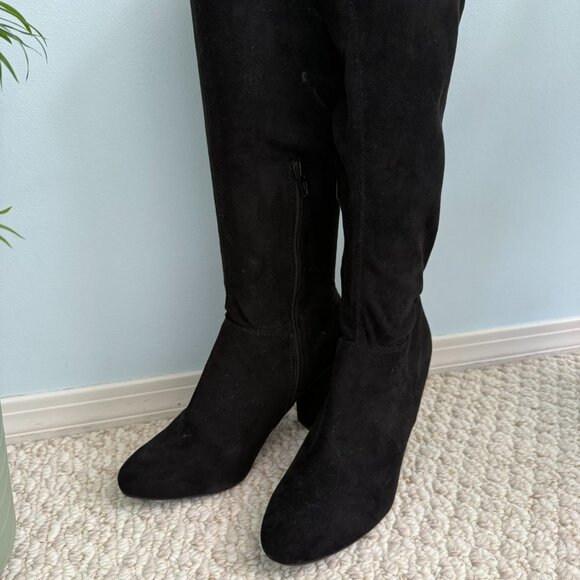 Black Knee-High Heeled Boots – 8.5 - Picture 4 of 5